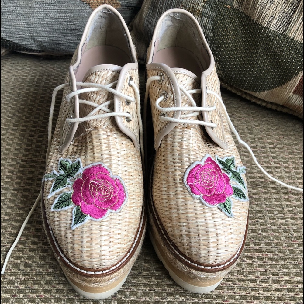 Women's Woven lace up platform sneaker Size 7